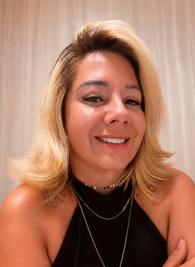 Adriana Gomes, Ambuhelp
